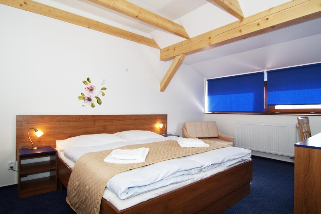 Hotel Pod Sluncem Trebiz ภายนอก รูปภาพ